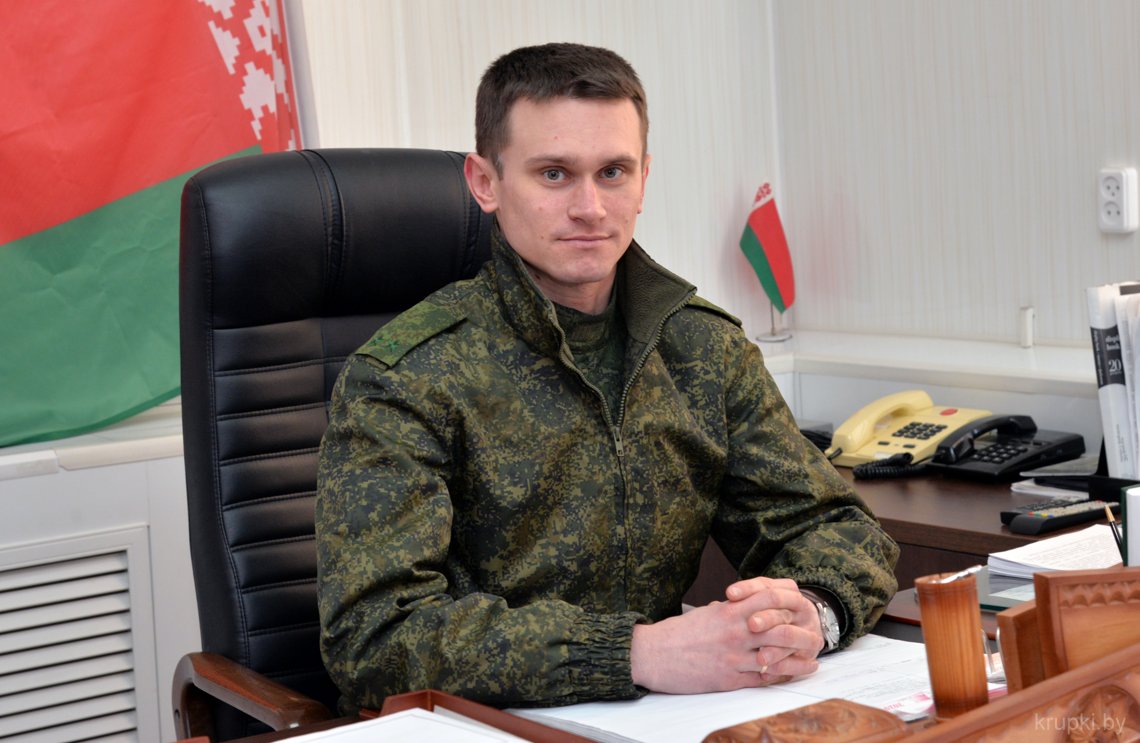 Начальник базы подполковник Владимир АБУХОВИЧ