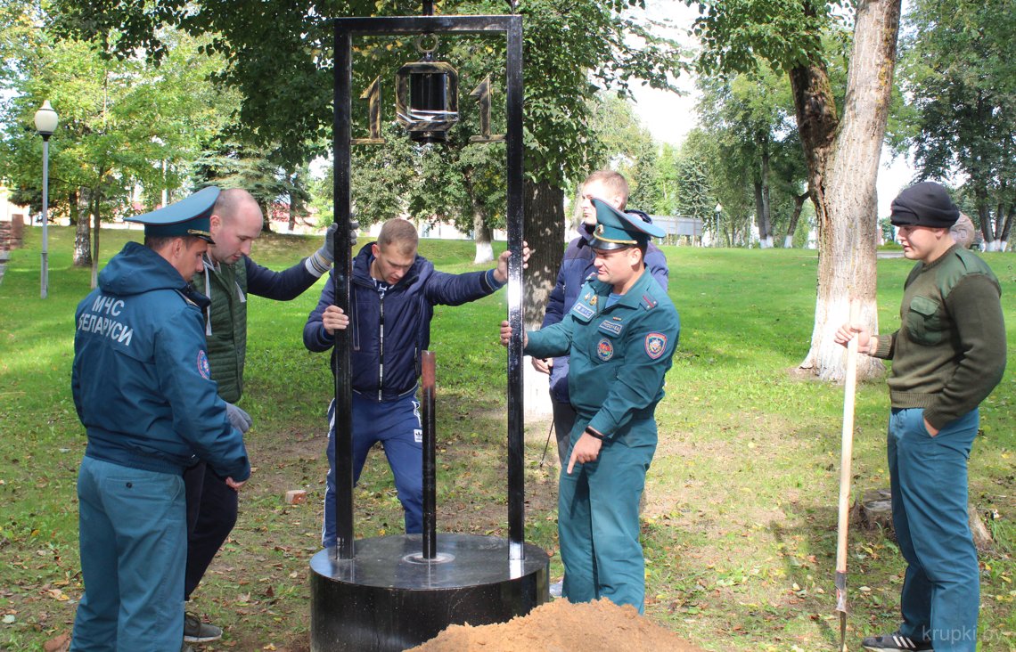 В городском парке установили новый арт-объект от МЧС - Навіны горада Крупкі  і Крупскага раёна | Сайт газеты 