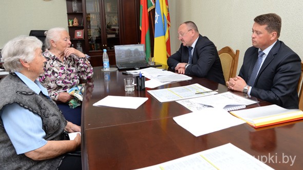 Помощник Президента Республики Беларусь провел прием граждан в Крупском районе