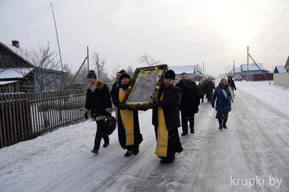 В Крупский район прибыла икона Рождества Христова с частицей яслей Богомладенца