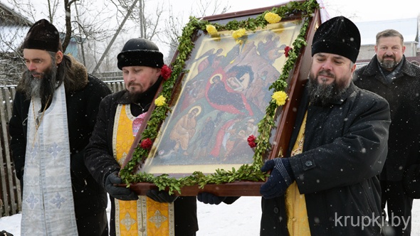 В Крупский район прибыла икона Рождества Христова с частицей яслей Богомладенца