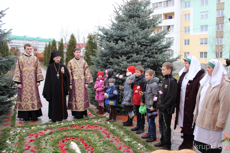 Преосвященнейший Вениамин совершил Литургию в Никольском приходе города Крупки