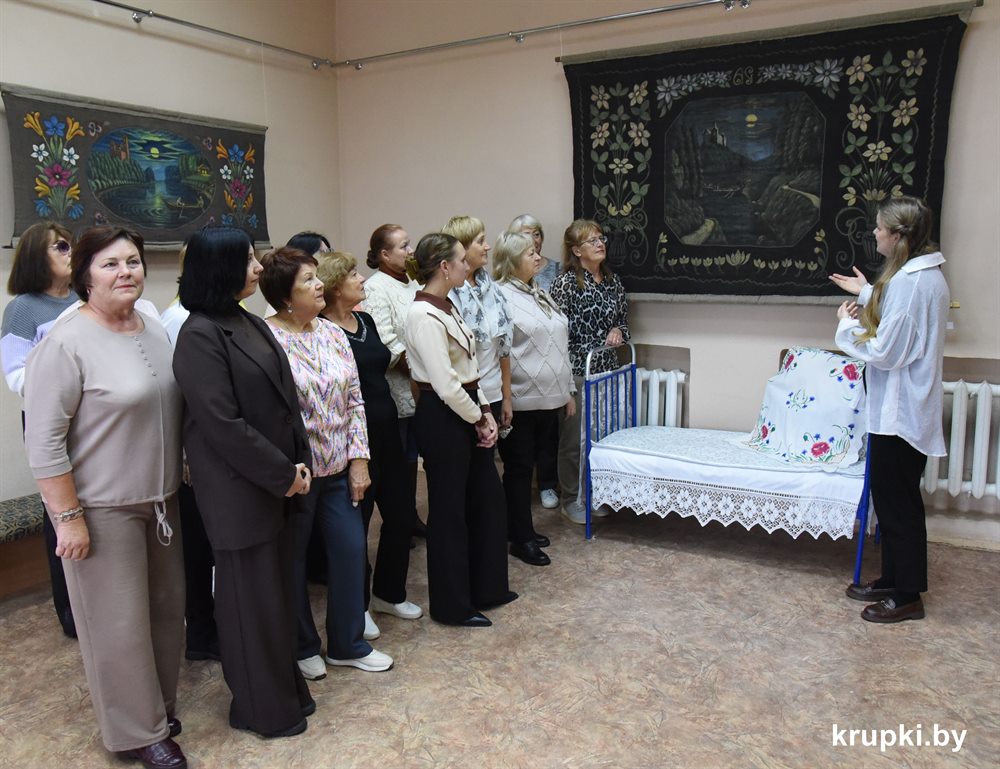У Крупках дзейнічае выстава маляваных дываноў з фонду музея-запаведніка «Заслаўе»