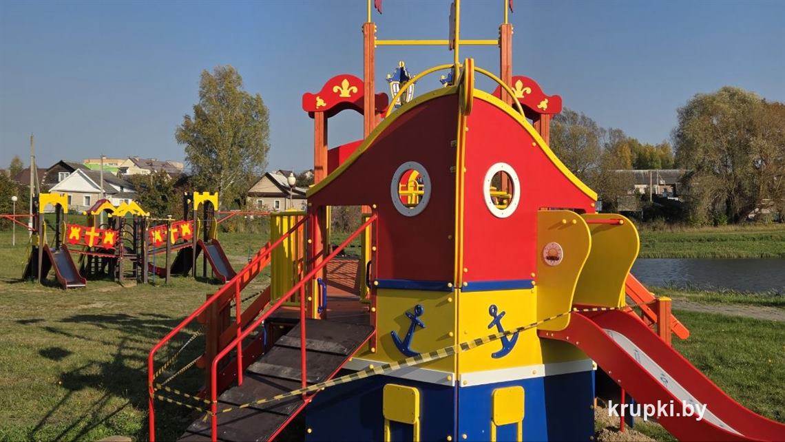 В Крупках строят игровой комплекс для юных капитанов