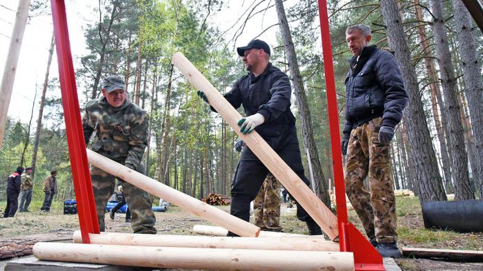 Крупчане благоустраивают Мемориальный комплекс памяти Героя Советского Союза Василия Чеботарев