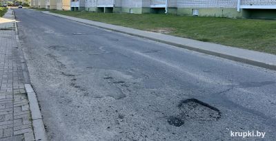 На дороге возле дома № 21 по улице Мира образовалась ямка