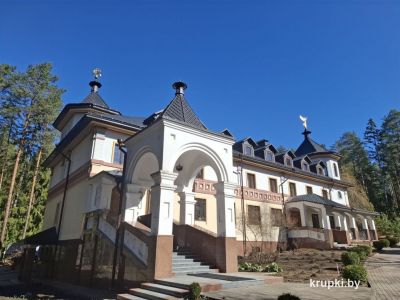Монастырь в честь святой блаженной Ксении Петербургской привлекает посетителей круглый год
