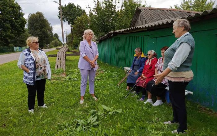 Председатель Крупского районного Совета депутатов  провела встречу с жителями деревни Кленовичи