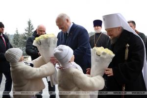 Лукашенко зажег рождественскую свечу в храме в Минском районе