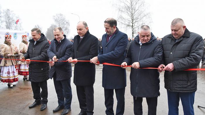 В Крупском районе открыли завод по производству профессиональных торфяных грунтов (фото)
