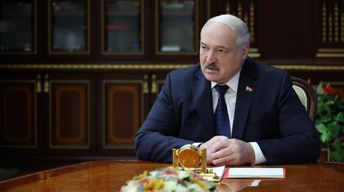 Лукашенко принял с докладом главу Администрации Президента
