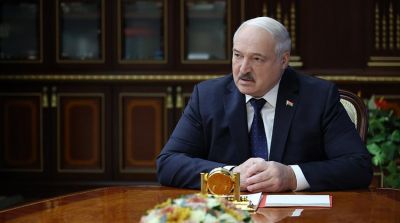 Лукашенко принял с докладом главу Администрации Президента