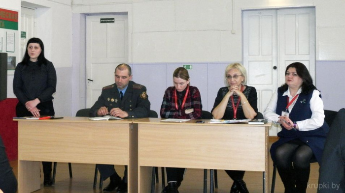 Крупские спасатели выступили на родительском собрании в средней школе № 1