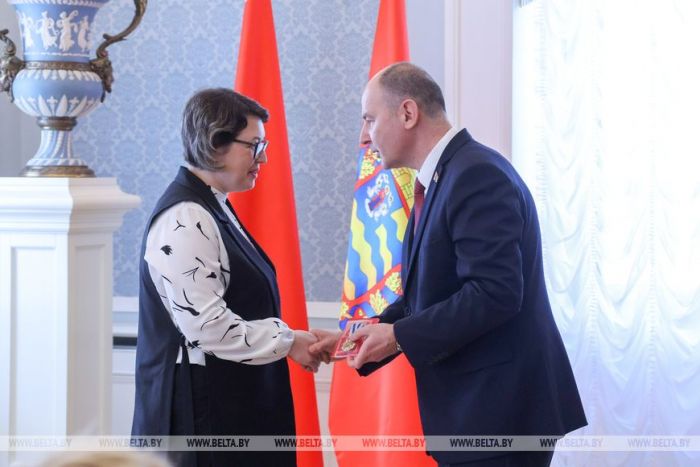 Алексей Кушнаренко вручил ордена Матери многодетным женщинам Минщины