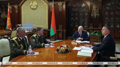 Лукашенко требует усилить подготовку офицерского состава