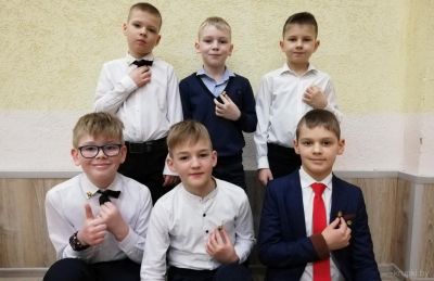 В городской средней школе № 3 ребят приняли в октябрята