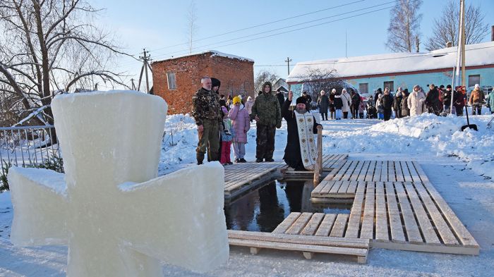 В Крупках освятили купель в Крещенский сочельник