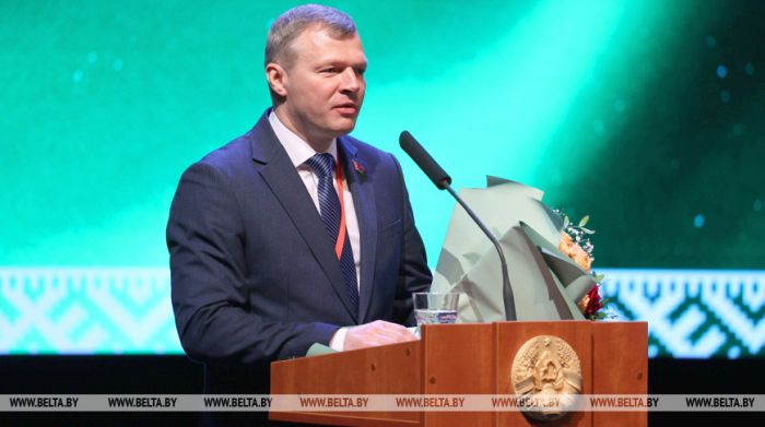 Председателем Белорусской партии &quot;Белая Русь&quot; избран председатель РОО &quot;Белая Русь&quot; Олег Романов.