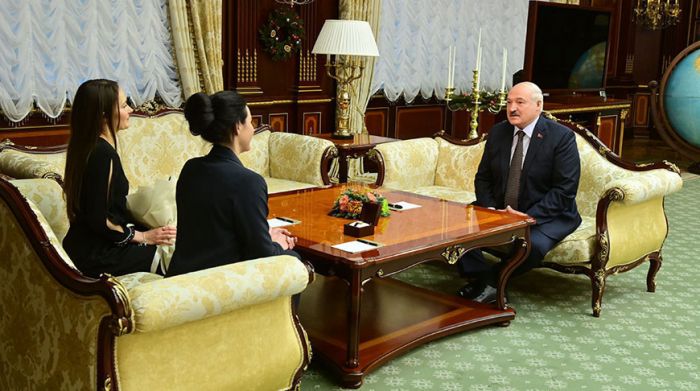 Александр Лукашенко встретился с белорусками, которые готовятся к полету в космос