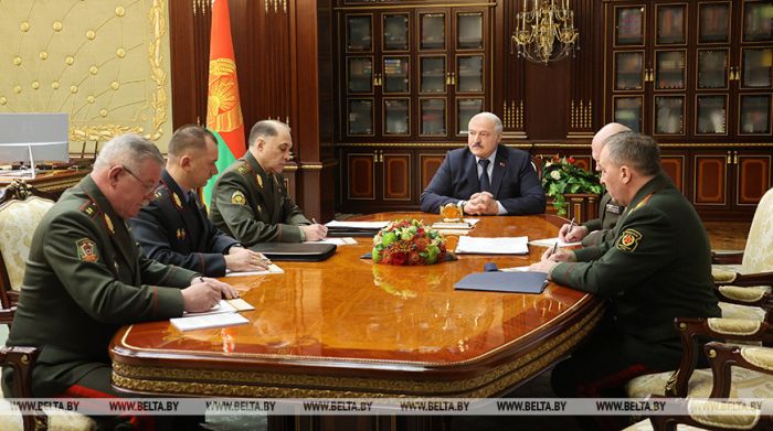Президент провел совещание с силовиками. Спросили мения крупчан