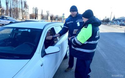 Совместные рейды по проверке техосмотра проходят в Крупках