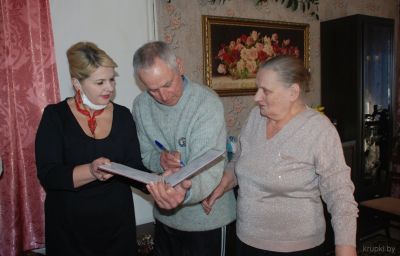 60 гадоў у гармоніі і згодзе жывуць Валянцін і Сафія Карпекі з Худаўцоў