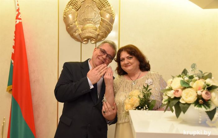 Ольга и Ян Чернявские торжественно зарегистрировали серебряный юбилей свадьбы