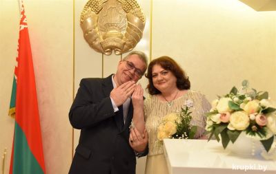 Ольга и Ян Чернявские торжественно зарегистрировали серебряный юбилей свадьбы