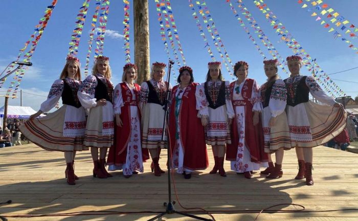 На свяце ў Александрыі выступалі народныя ансамблі народнай песні «Крупчанка» і «Жывiца»