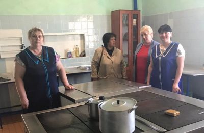 Отраслевой профсоюз и Крупский РЦГиЭ проводят мониторинг пищеблоков сельхозорганизаций района