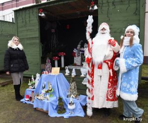 В городском парке Поезд Победы на время &laquo;перевоплотился&raquo; в новогодний экспресс
