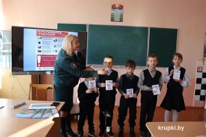 Спасатели встретились со учащимися Игрушковской и Узнацкой средних школ