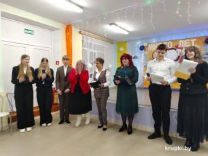 На вечере школьных друзей в Хотюховской СШ снимали фильм о годах, проведенных за партой