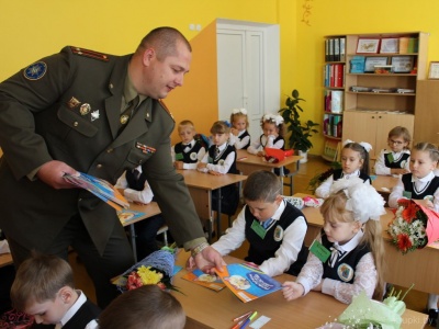 Крупские спасатели провели урок безопасности в школах района