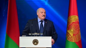 Лукашенко вспомнил о своей первой пробе пера и рассказал, какой &quot;кулак&quot; хотел бы видеть в районных СМИ