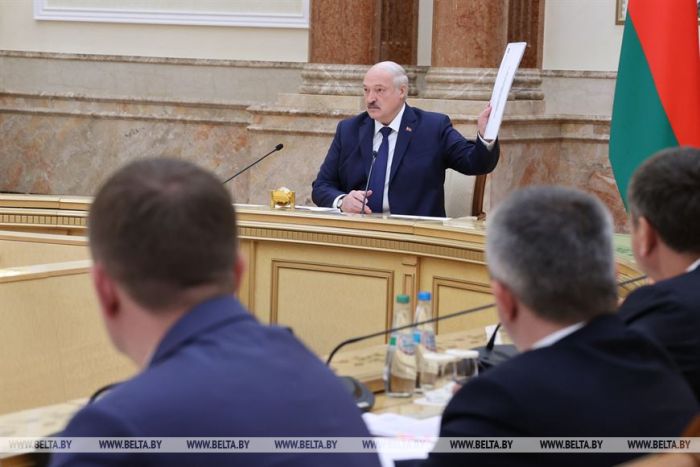&quot;Срок один - 1 января&quot;. Лукашенко поручил устранить к новому году все недостатки в здравоохранении