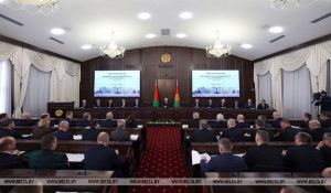 Лукашенко: время почти военное, экономика стала реальным полем боя