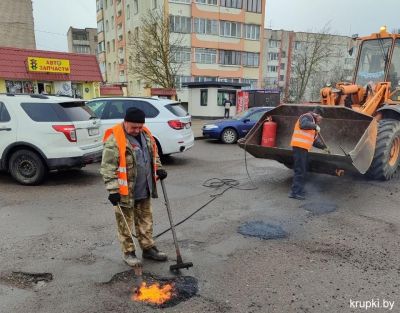 Работники &laquo;Жилтеплостроя&raquo; работают на улицах города