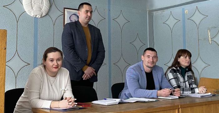 Молодежная информационно-пропагандистская группа встретилась с работниками Крупского райагросервиса