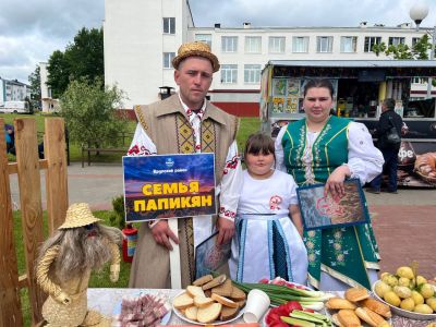 Крупский район на областном конкурсе &quot;Властелин села&quot; представила семья Папикян