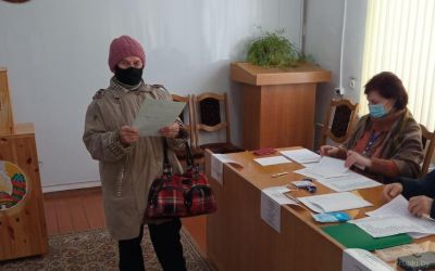 На участках для голосования в аг. Худовцы, г.п. Бобр, аг. Игрушка стартовало досрочное голосование
