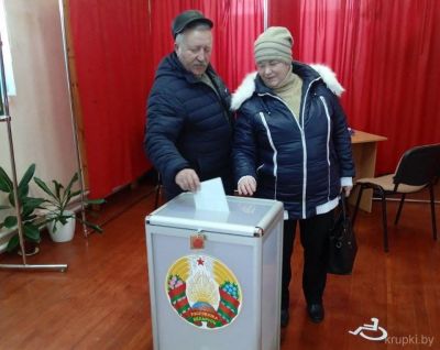 Крупчане продолжают идти на участки для голосования
