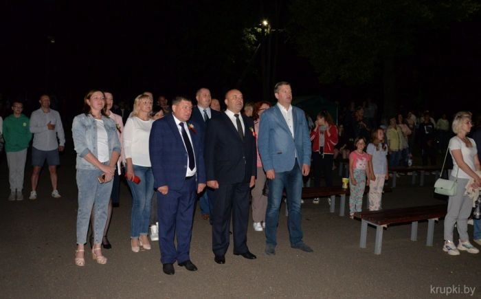 Дзень Незалежнасці ў Крупках завяршыўся акцыяй «Спяём гімн разам»