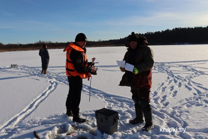 Спасатели Крупского РОЧС в первые дни нового года провели рейд на реке Бобр