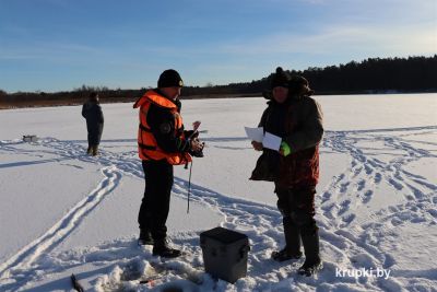 Спасатели Крупского РОЧС в первые дни нового года провели рейд на реке Бобр