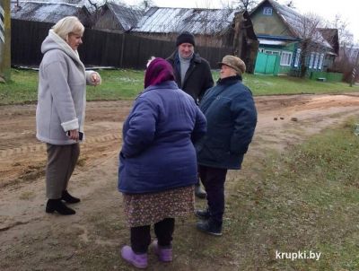 С жителями деревни Самоседовка встретилась председатель районного Совета депутатов