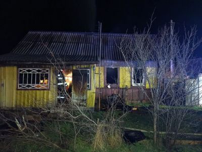 На пожаре в пос. Бобр пострадал человек