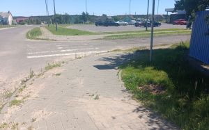 Ямы на тротуаре по улице Строителей в Крупках больше нет