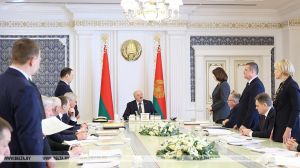 &quot;Я не Дед Мороз!&quot; Лукашенко согласился оказать дополнительную поддержку МАЗу, но вопрос в деталях