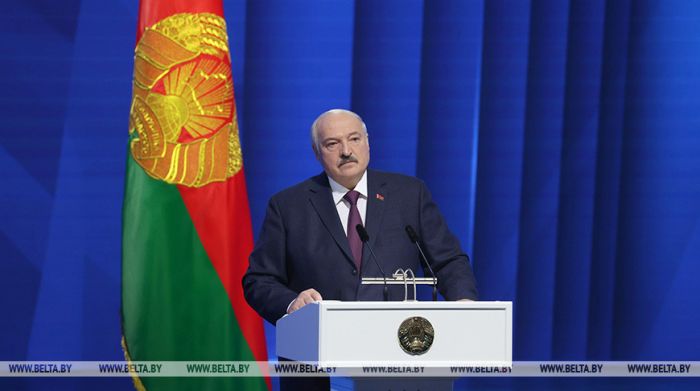 Лукашенко: в вопросе зарплат нельзя всех подстричь под одну гребенку